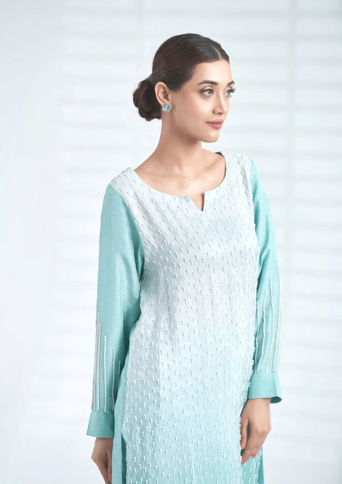 La Pearla - AMNOR KHAAS