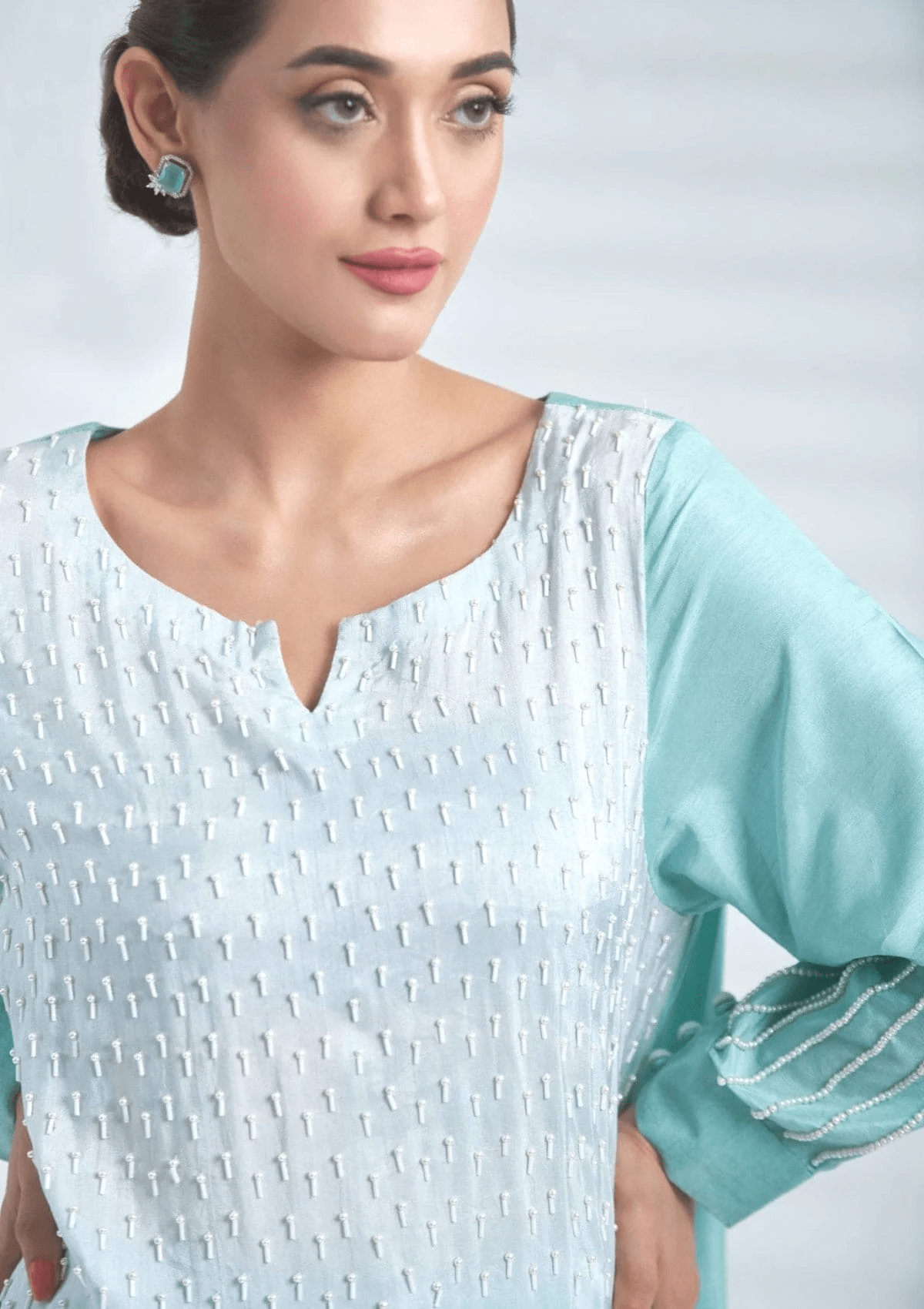 La Pearla - AMNOR KHAAS