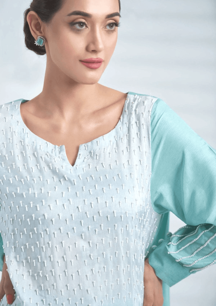 La Pearla - AMNOR KHAAS