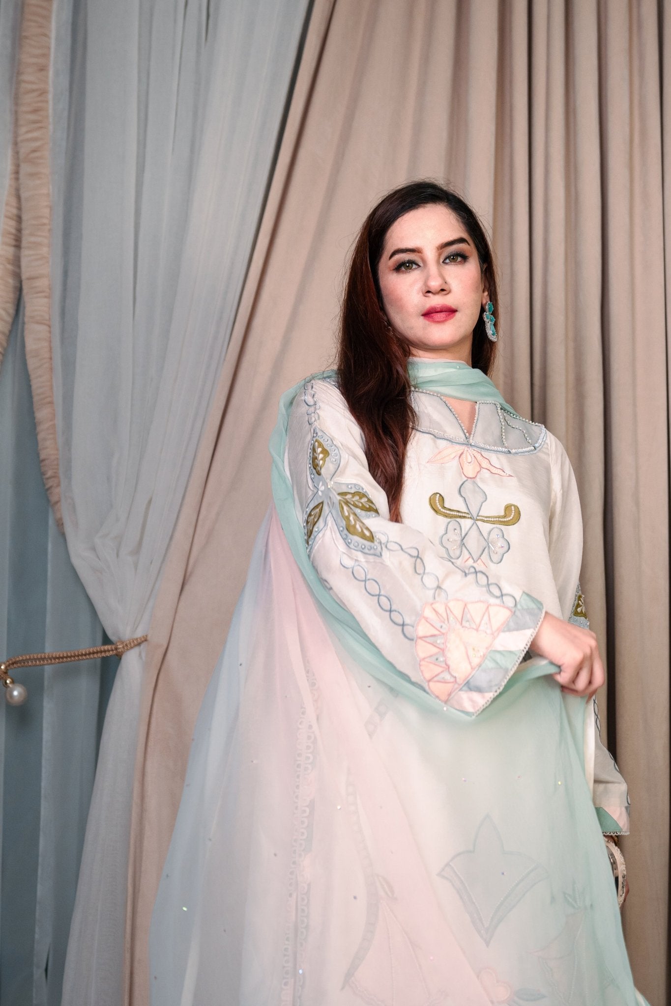 Serena - AMNOR KHAAS