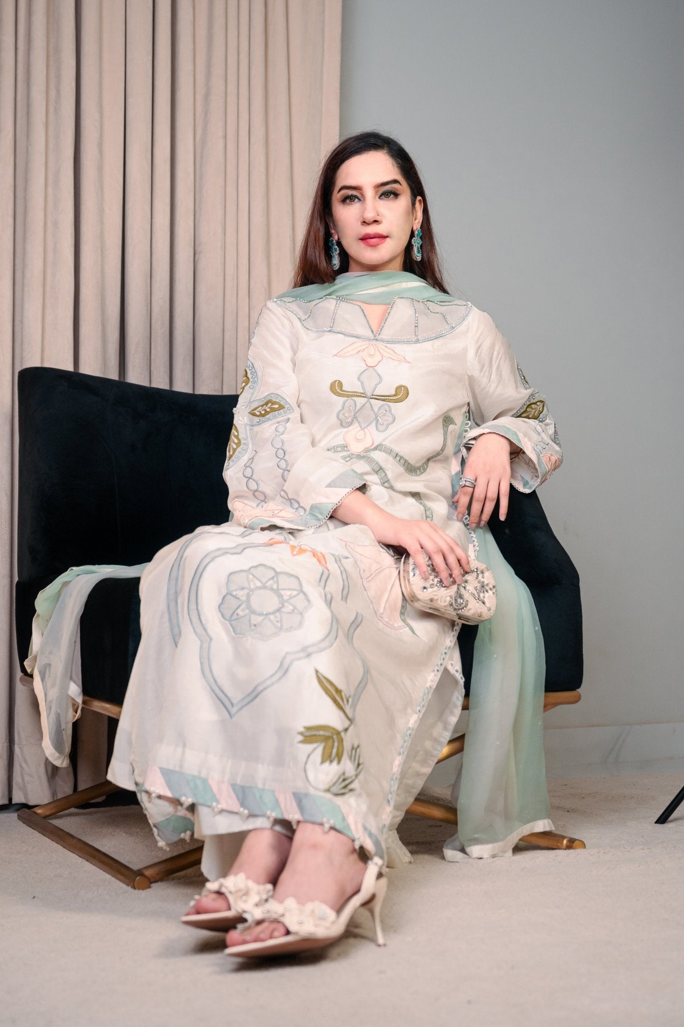 Serena - AMNOR KHAAS