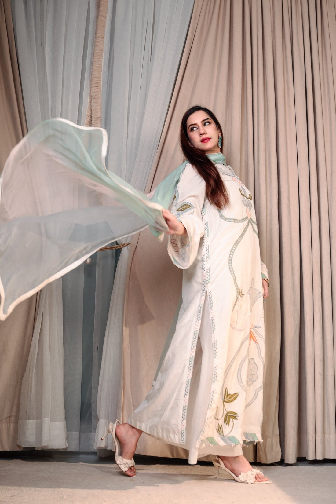 Serena - AMNOR KHAAS